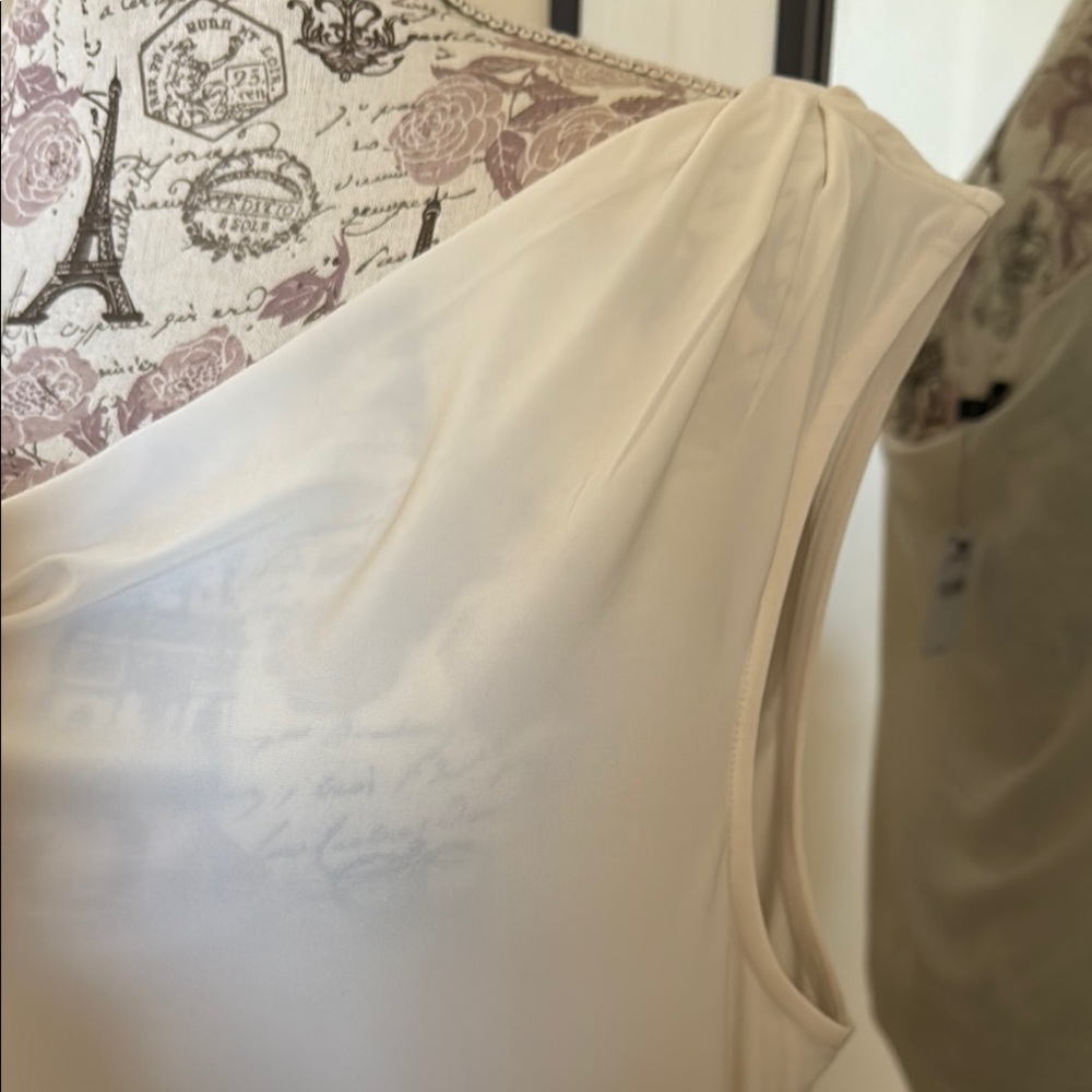 Express Cream Asymmetrical Tank Top - Picture 3 of 6